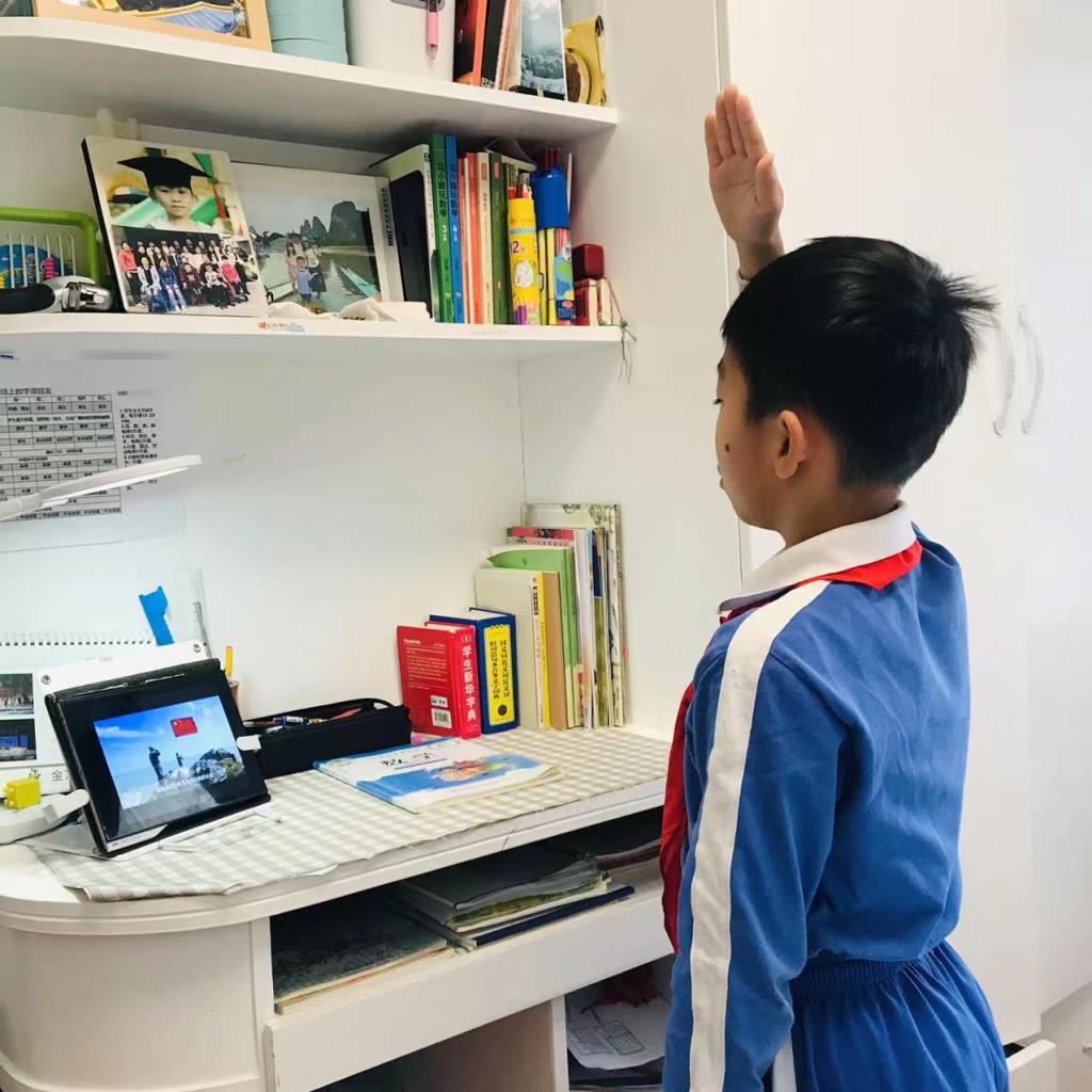 疫情下，做一名心里有光的孩子 ——布心小学第六周升旗仪式