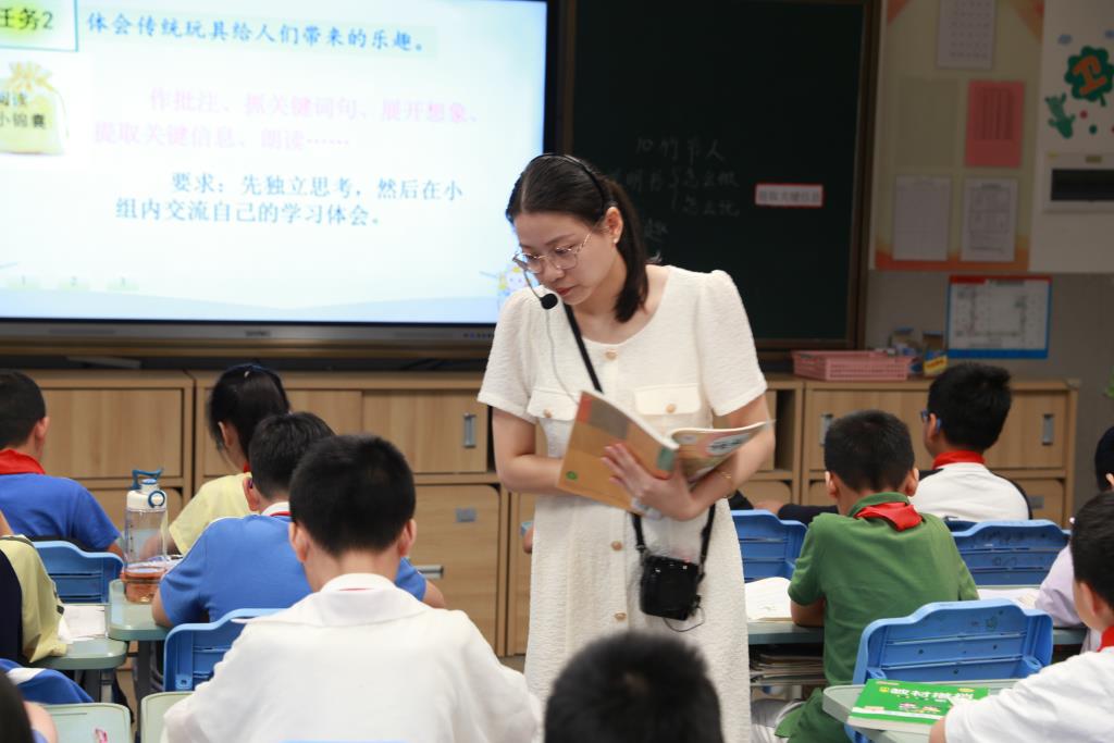 教研员深入教学一线，听取了各学科的课程