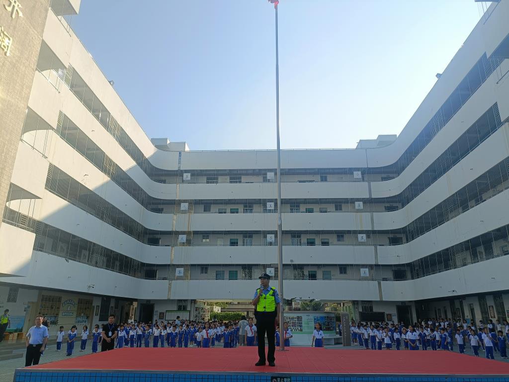 深圳市洪湖小学举行法制副校长聘任仪式暨学生安全法制教育活动