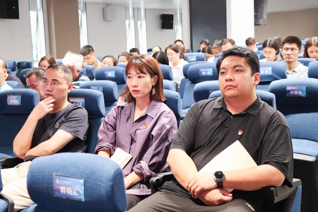 弘扬教育家精神，续写翠园文锦新辉煌