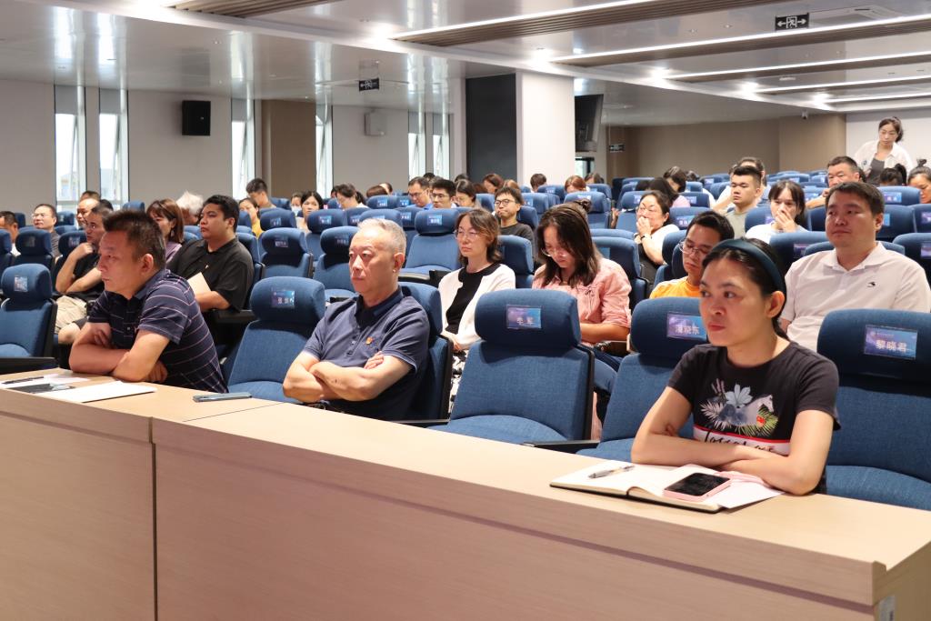 弘扬教育家精神，续写翠园文锦新辉煌
