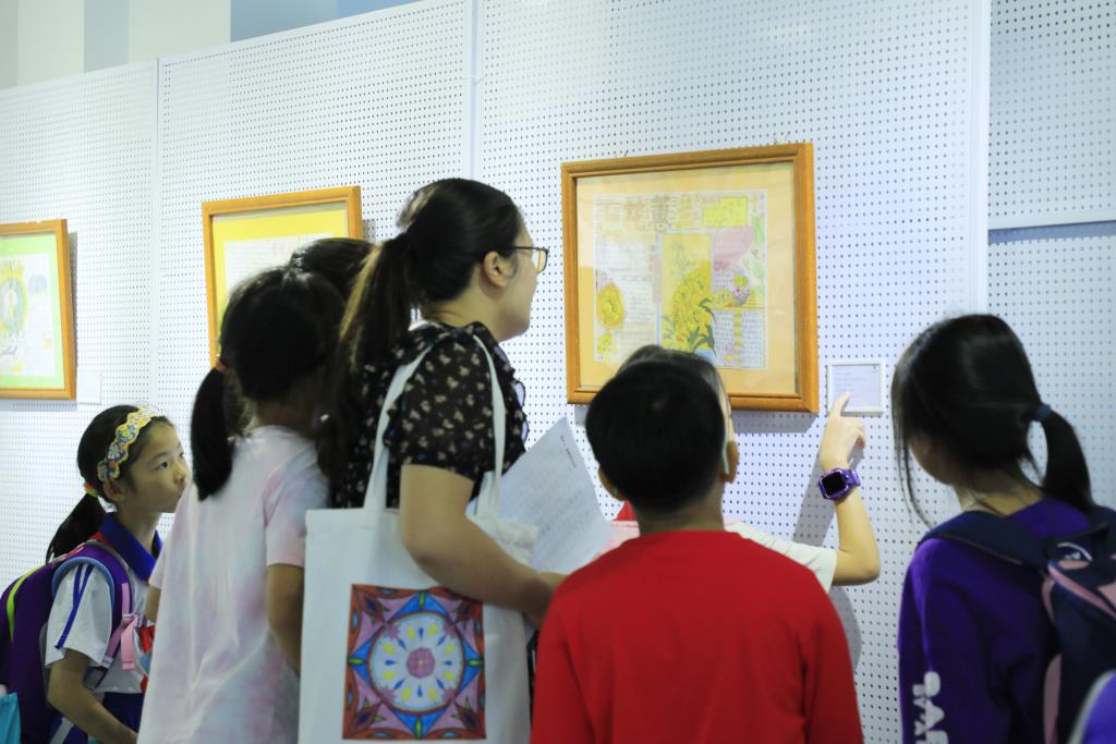 师生观展