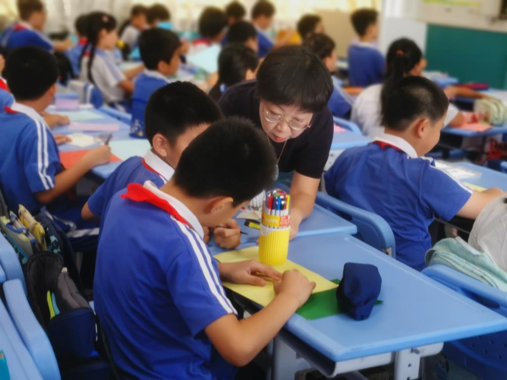 共研新教材，携手促成长——罗湖区“百人听千课”行动走进翠茵学