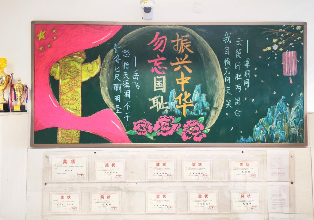 布心中学举办“最美教室”评比活动