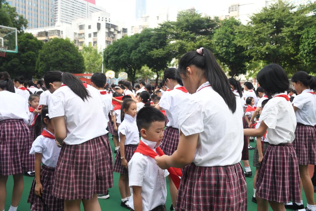 桂园教育集团桂园小学举行庆祝第75个建队日暨新队员入队、五年