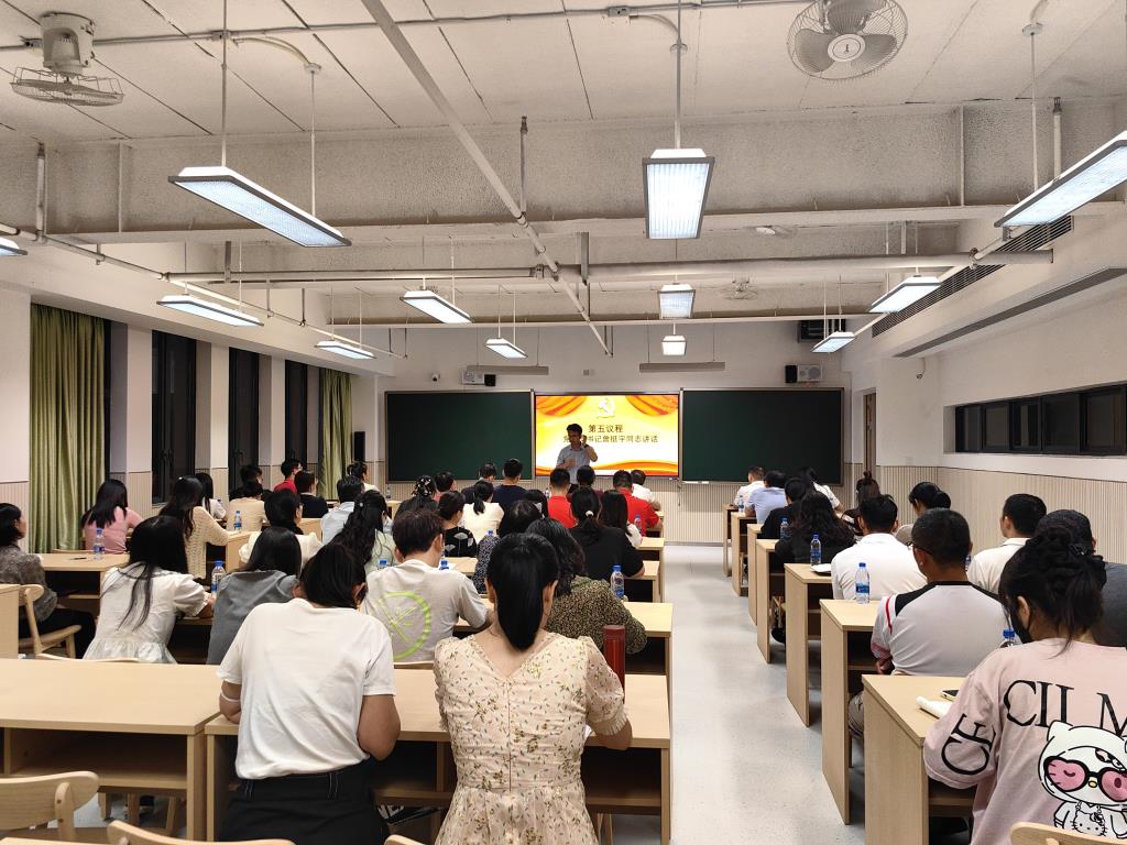 深圳市松泉实验学校召开新校区首次全体党员大会