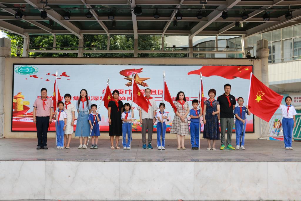 深圳市笋岗小学举行新队员入队仪式