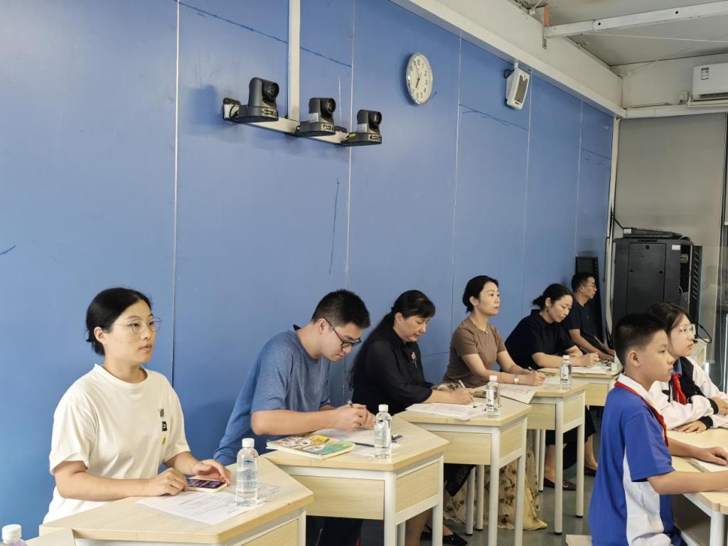 教学视导明方向，专家引领助成长——“百人听千课”行动之走进红