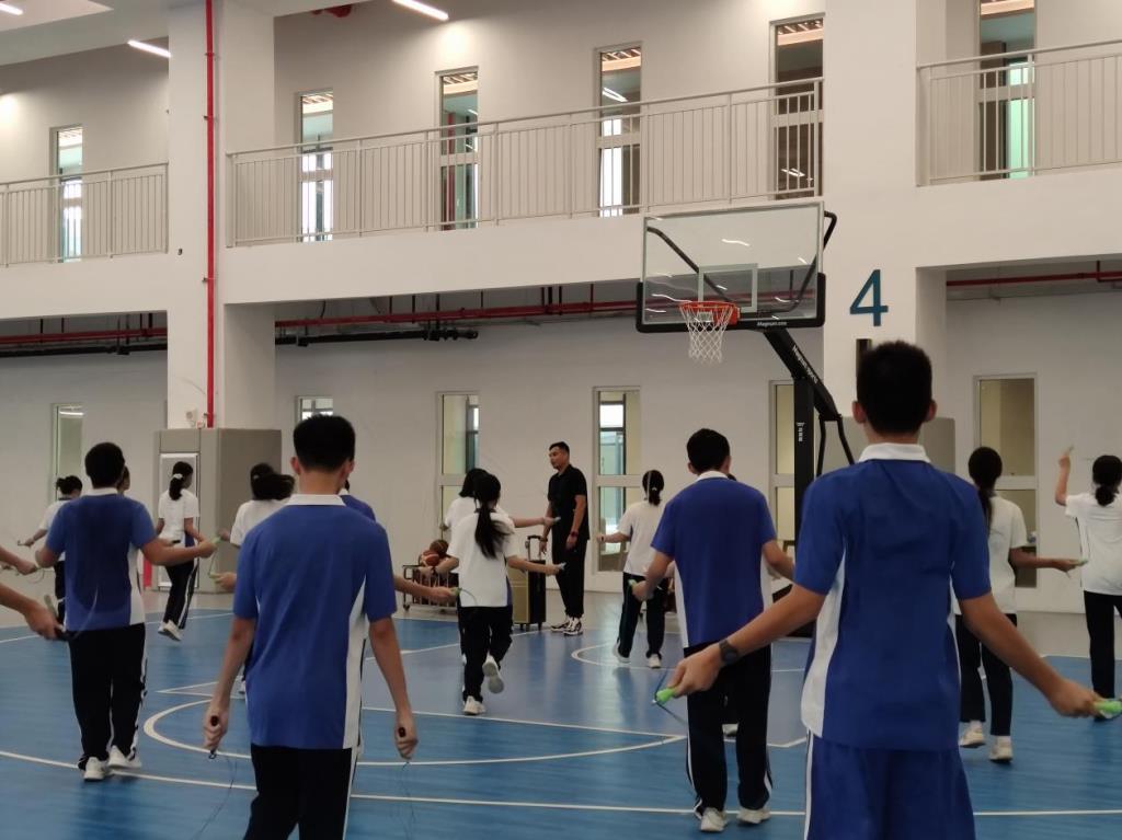 教学视导明方向，专家引领助成长——“百人听千课”行动之走进红