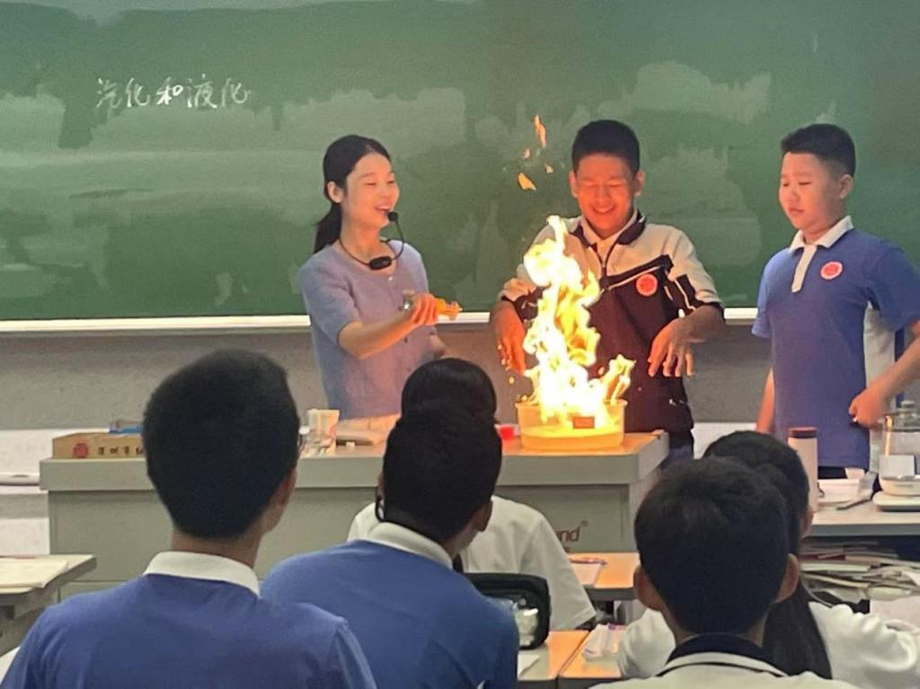 教学视导明方向，专家引领助成长——“百人听千课”行动之走进红
