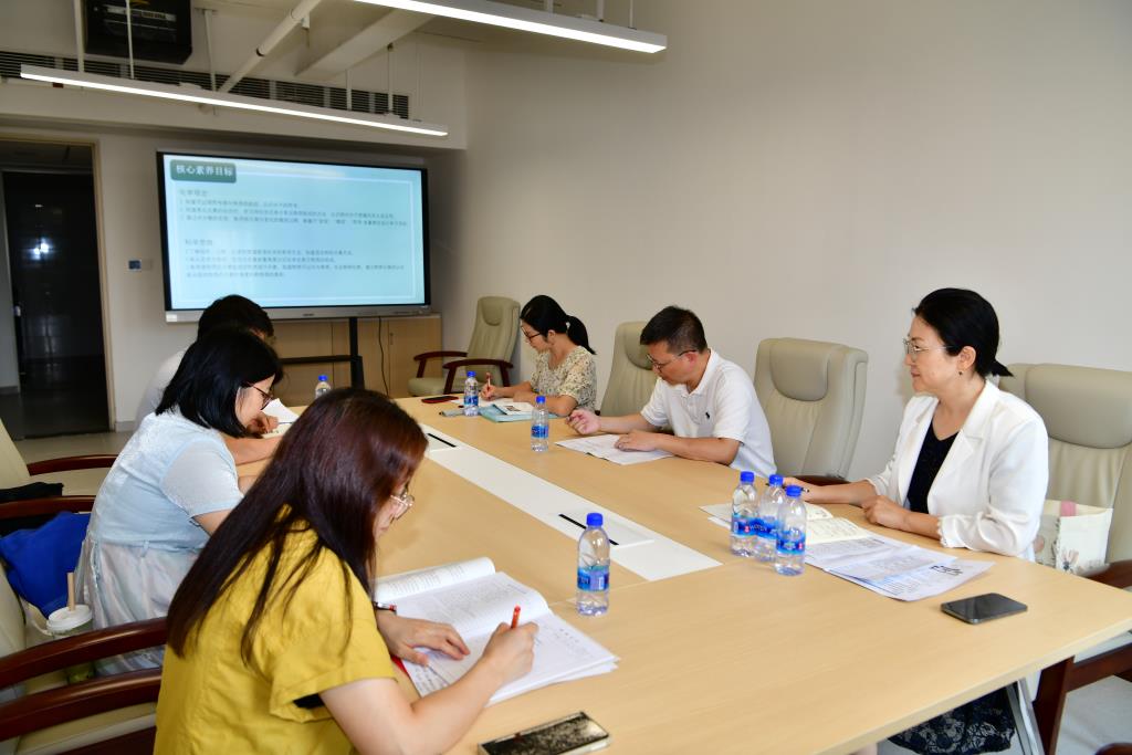 深圳市松泉实验学校迎来罗湖区教科院“百人听千课”视导活动