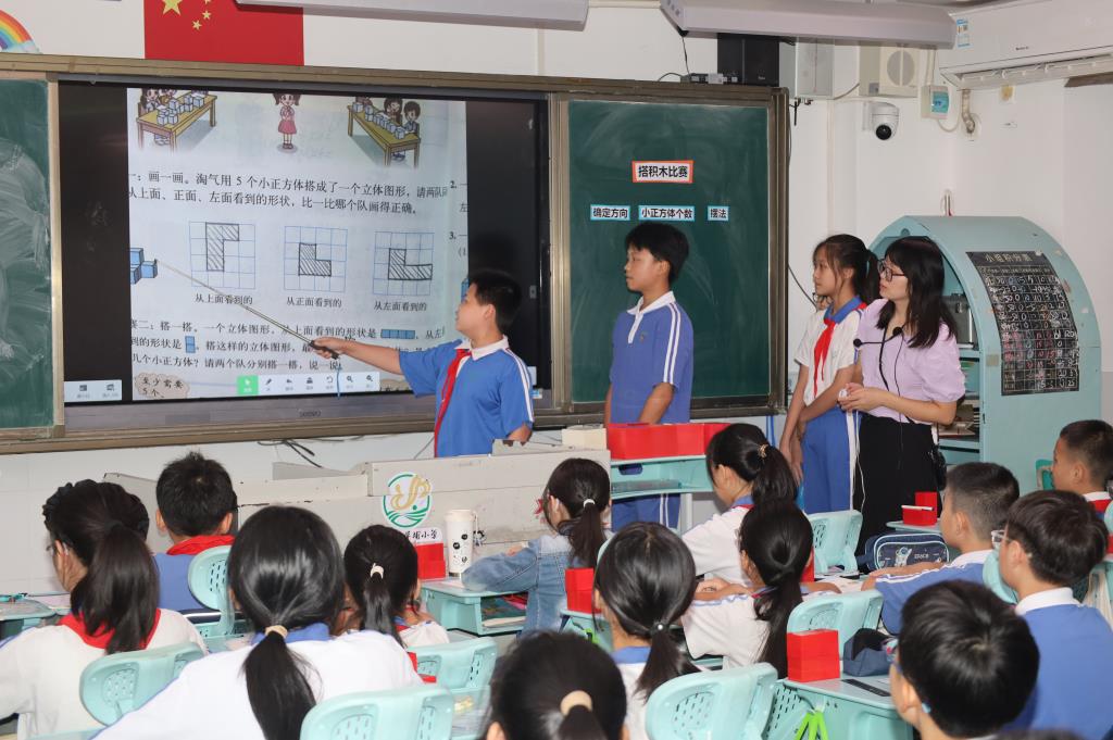 区教科院“百人听千课”走进翠北教育集团草埔小学把脉课堂助力发