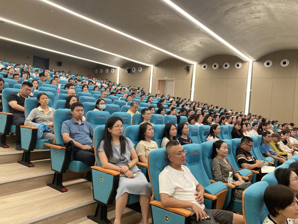 桂园中学举行2024级初一年级家长会