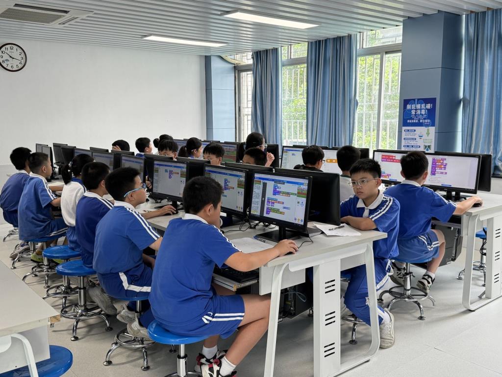 南湖小学学子在科创比赛中荣获佳绩