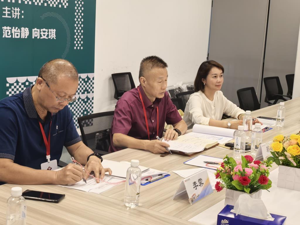 罗湖区人民政府教育督导室第二督导组督学到红桂中学开展“环境建