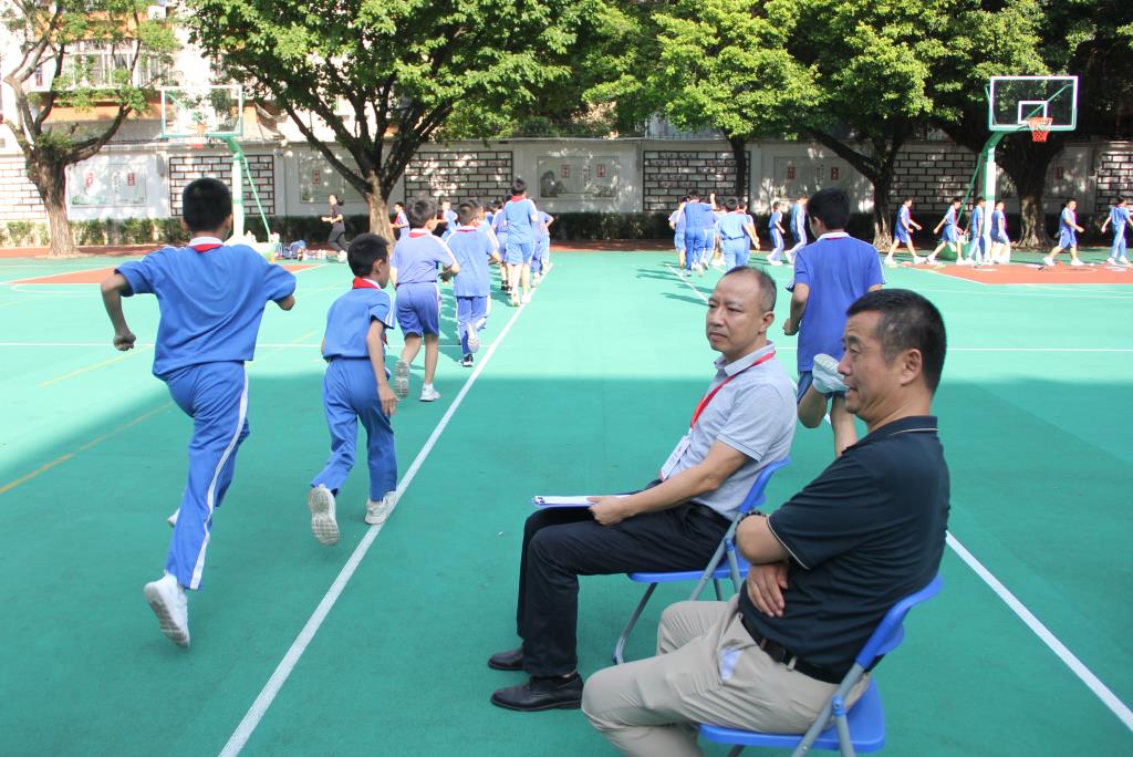 罗湖区第三责任区督学到深圳市南湖小学开展校园环境建设专项督导