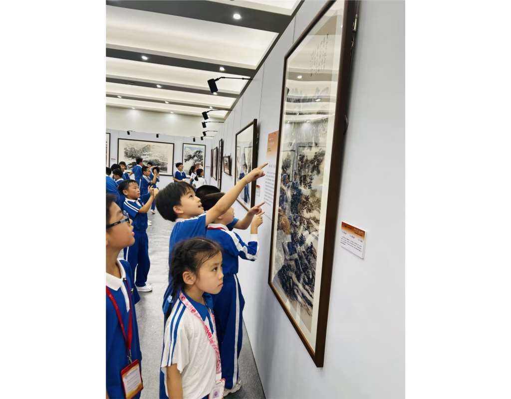松泉开展“壮丽江山&12539;时代画卷”每周半天实践课程