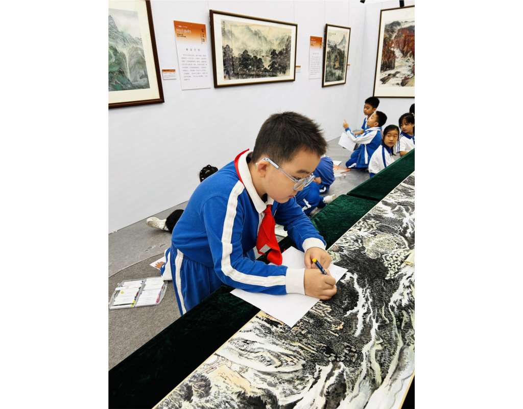 松泉开展“壮丽江山&12539;时代画卷”每周半天实践课程