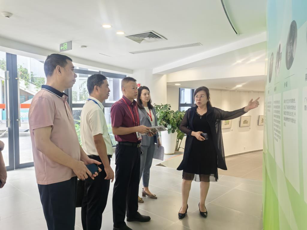 罗湖区第二责任区督学靳皓、周小荣、黄嘉玲莅临校园开展检查工作