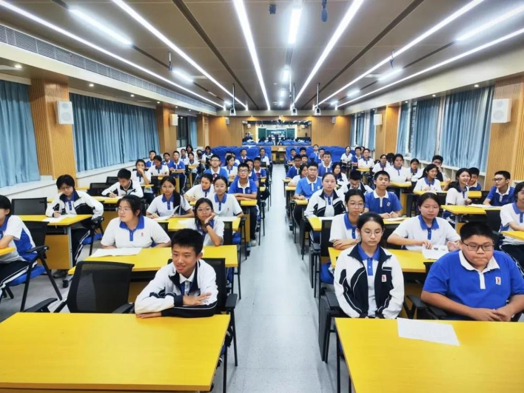 布心中学召开学生干部卫生专项培训会