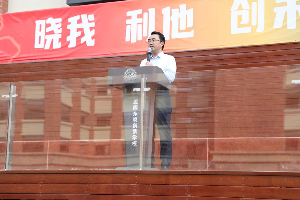 学校举行消防应急疏散演练