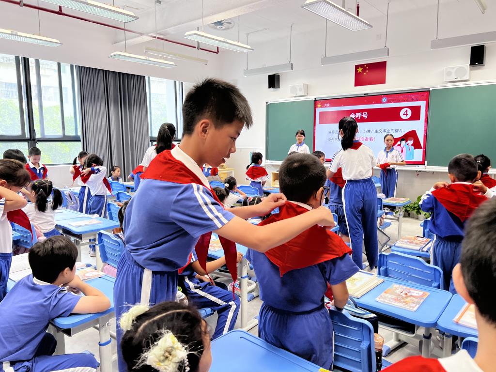 少先队员入队仪式