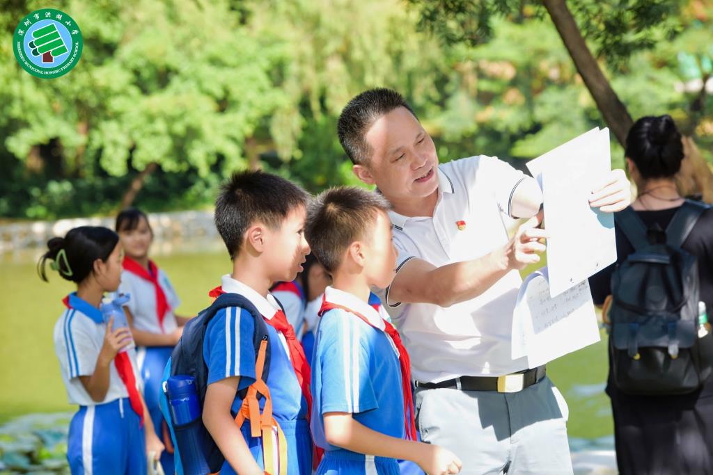 洪湖小学五年级学子探秘公园之美，“读行”课堂绽放创意光彩