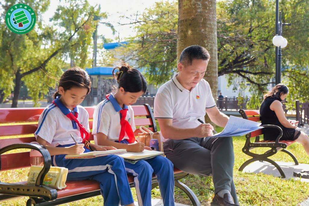 洪湖小学五年级学子探秘公园之美，“读行”课堂绽放创意光彩
