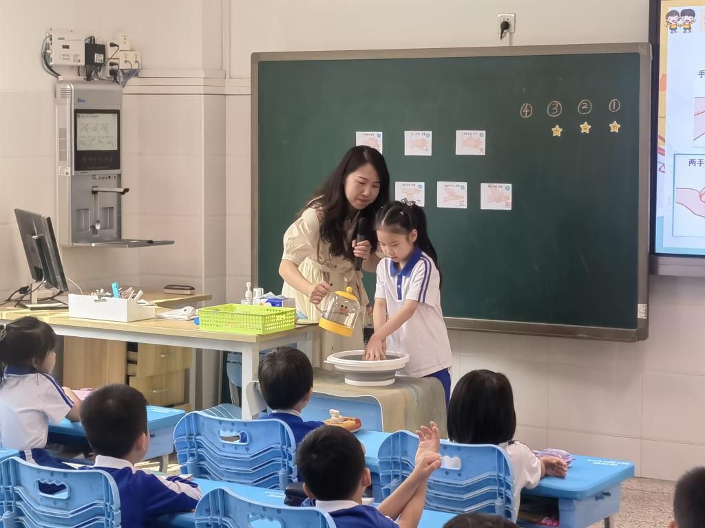 罗湖区“百人听千课”活动走进深圳市向西小学