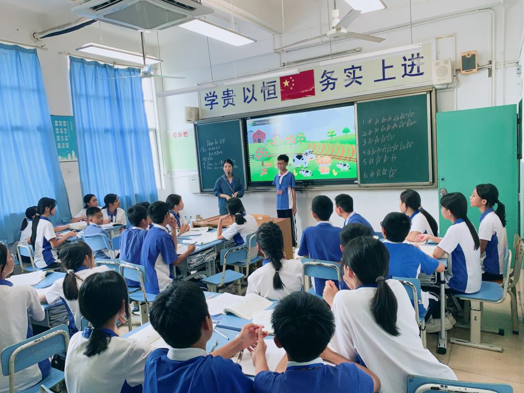陈琪在上初中英语公开课