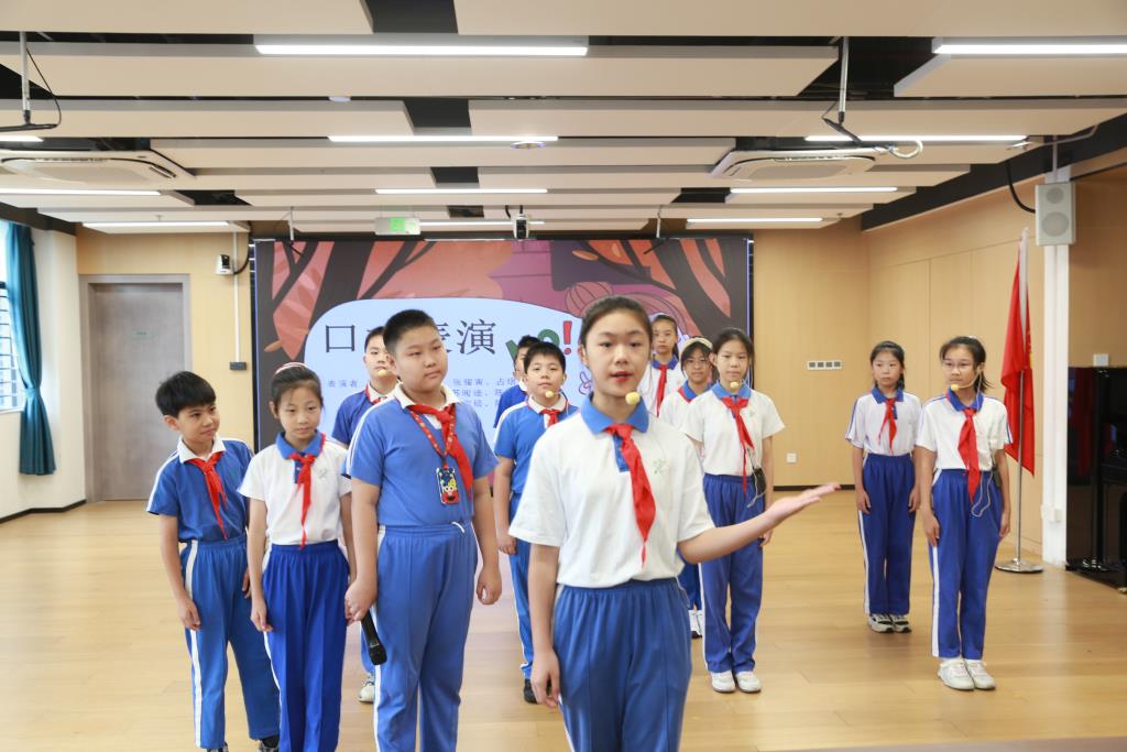 五（1）中队的队员带来了精彩的《口才表演》