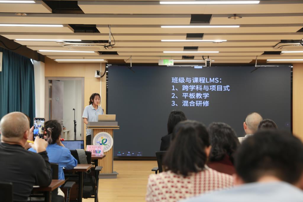 ClassIn的工作人员吴静娇为教师们带来了精彩的分享。