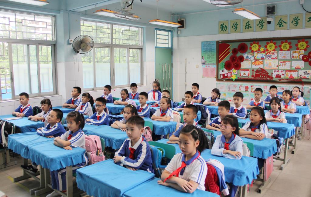 文理兼通的传奇大师 ——南湖小学开展校长课堂第九讲