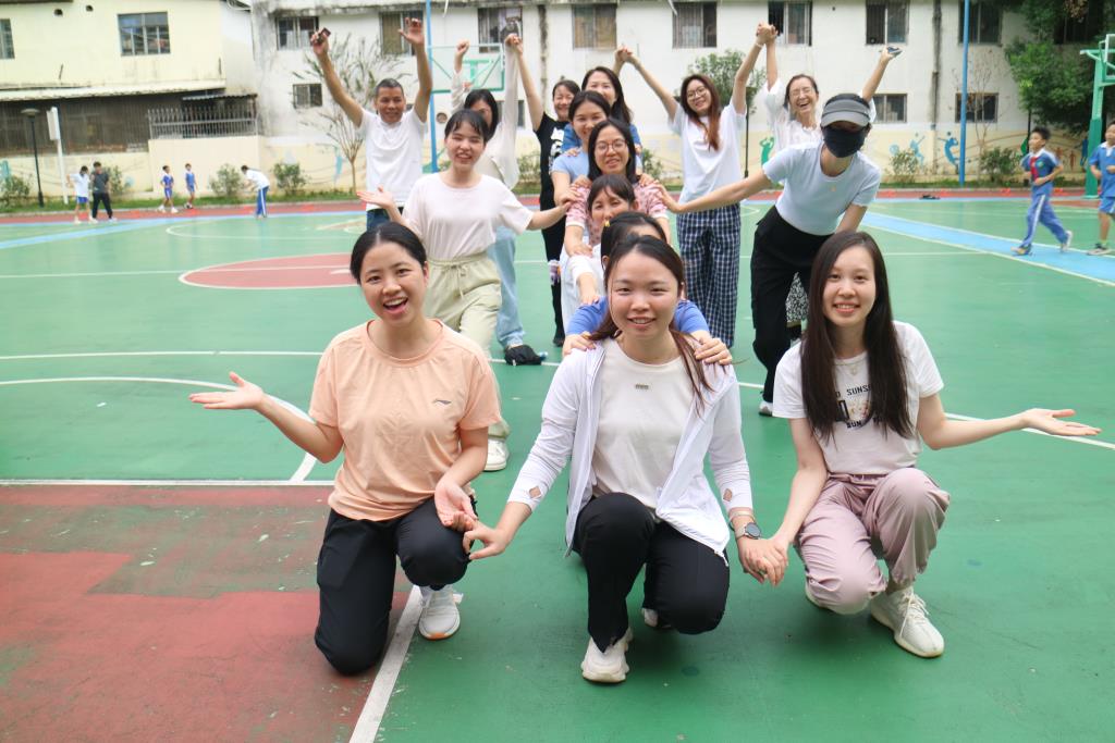 深圳市向西小学举行教师赋能减压团辅活动