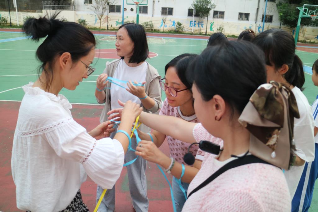 深圳市向西小学举行教师赋能减压团辅活动