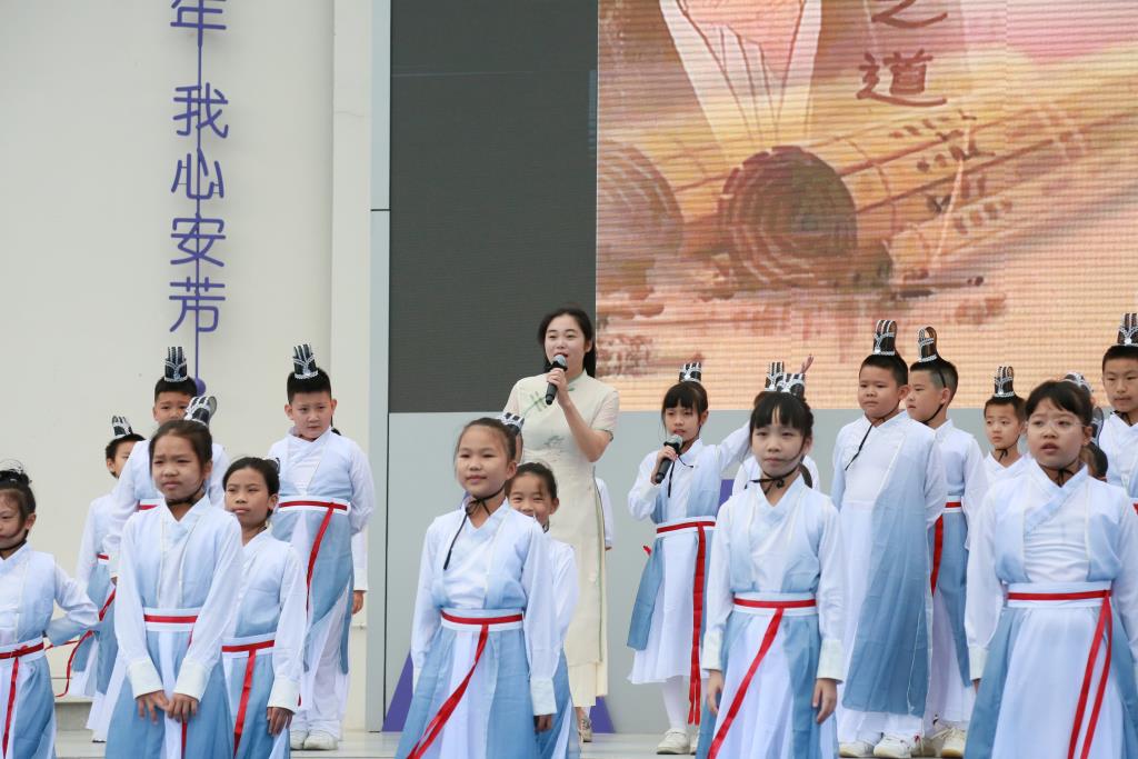 深圳市莲南教育集团安芳小学举行首届诗词文化节启动仪式