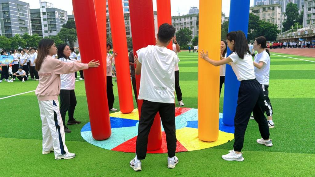 罗湖外语小学在罗湖区教职工趣味运动比赛中喜获佳绩