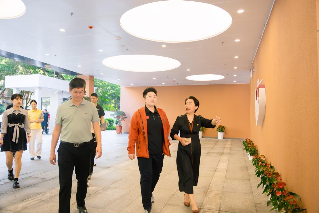 深圳市水库小学召开罗湖区羽毛球特色学校评估会议