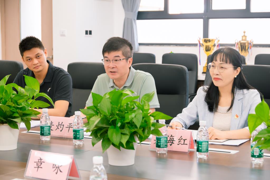 深圳市水库小学召开罗湖区羽毛球特色学校评估会议