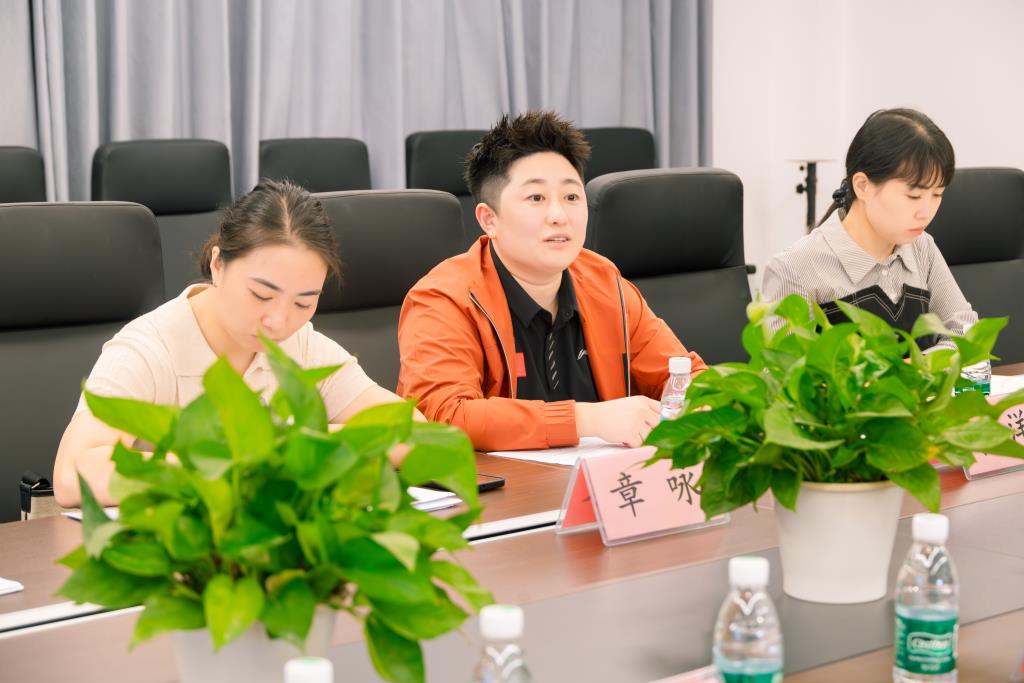 深圳市水库小学召开罗湖区羽毛球特色学校评估会议