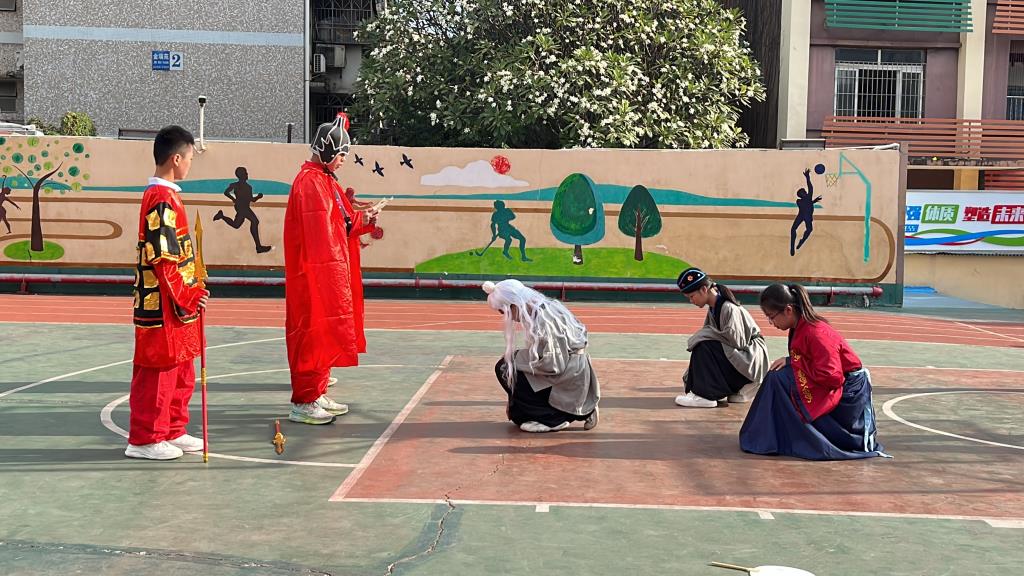 初中同学们的原创英语短剧