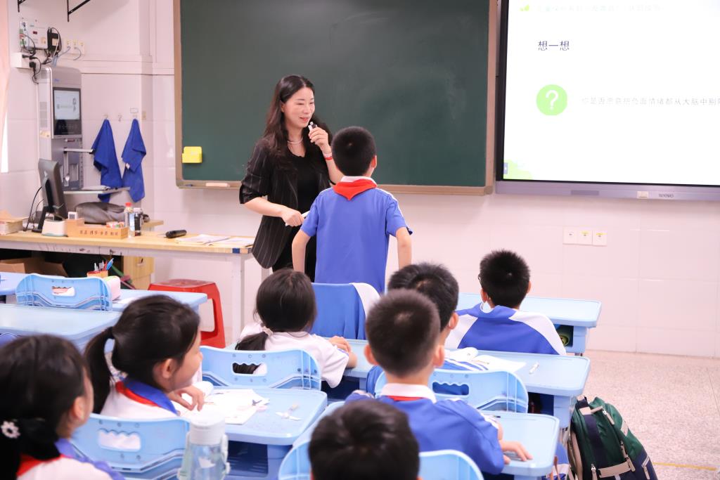 深圳市向西小学积极参与罗湖区“上好一堂法治精品课”活动