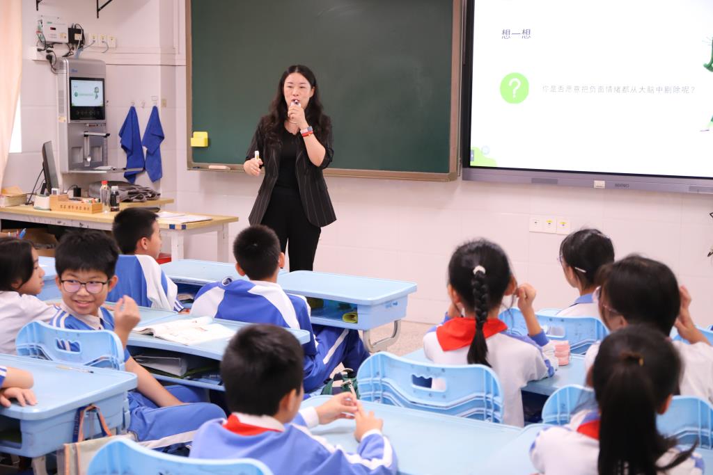 深圳市向西小学积极参与罗湖区“上好一堂法治精品课”活动