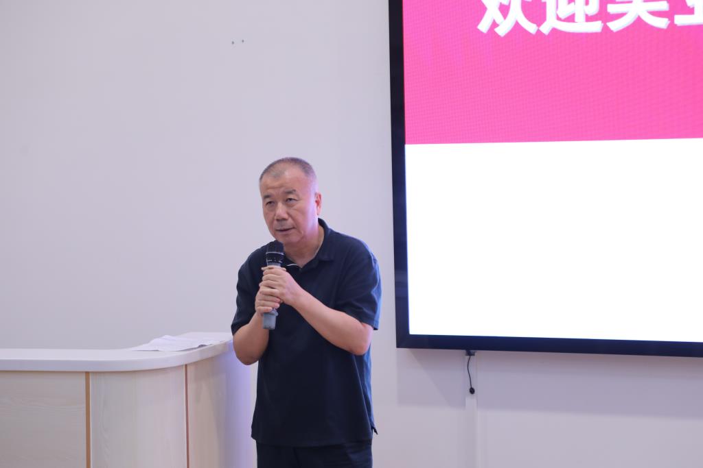 吴亚丁主席深入剖析了社会中读书与文学的存在意义