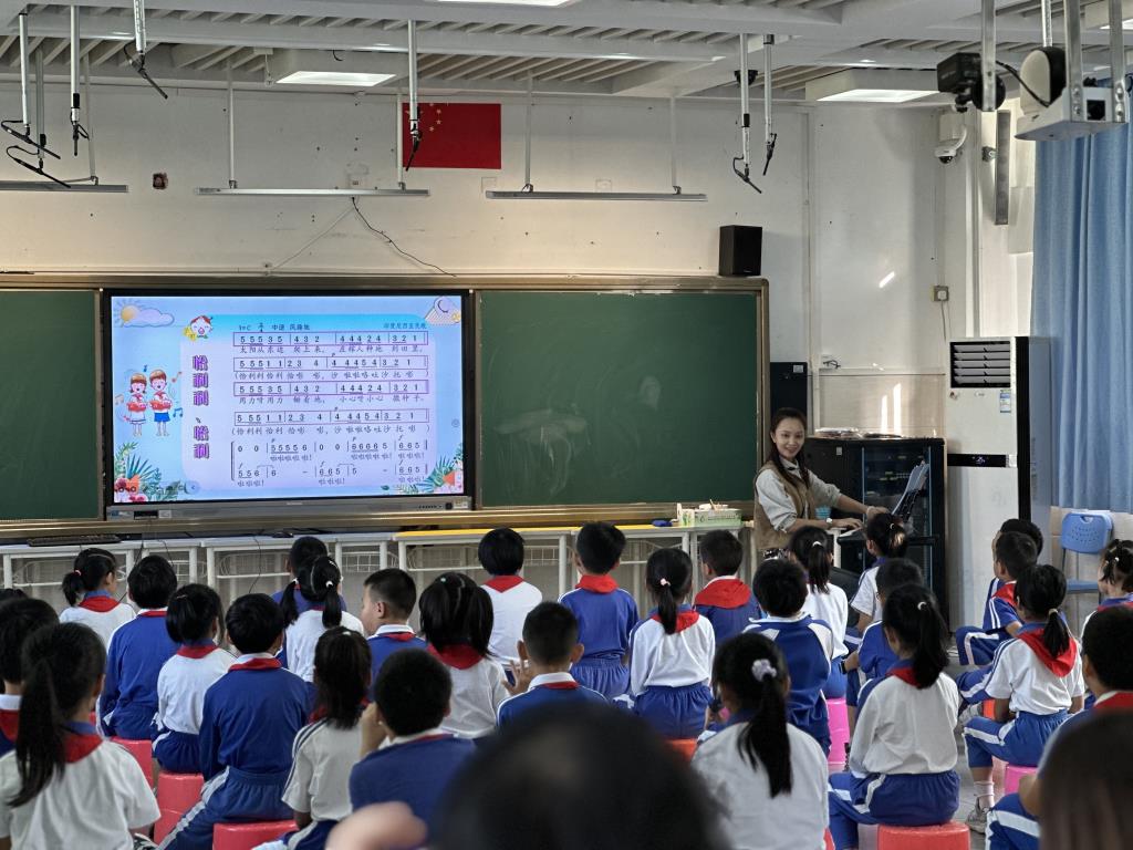 调课堂结构 提课堂质量——罗湖区教科院“百人听千课”活动走进翠竹外国语实验学校二校区