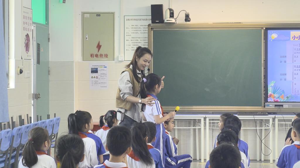 调课堂结构 提课堂质量——罗湖区教科院“百人听千课”活动走进翠竹外国语实验学校二校区
