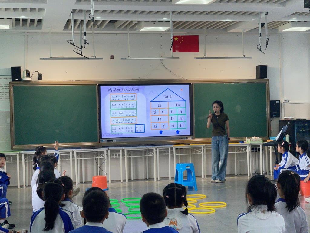 调课堂结构 提课堂质量——罗湖区教科院“百人听千课”活动走进翠竹外国语实验学校二校区