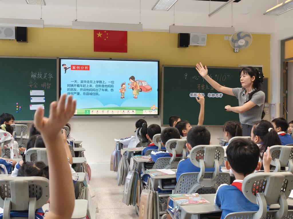 “百人听千课”活动