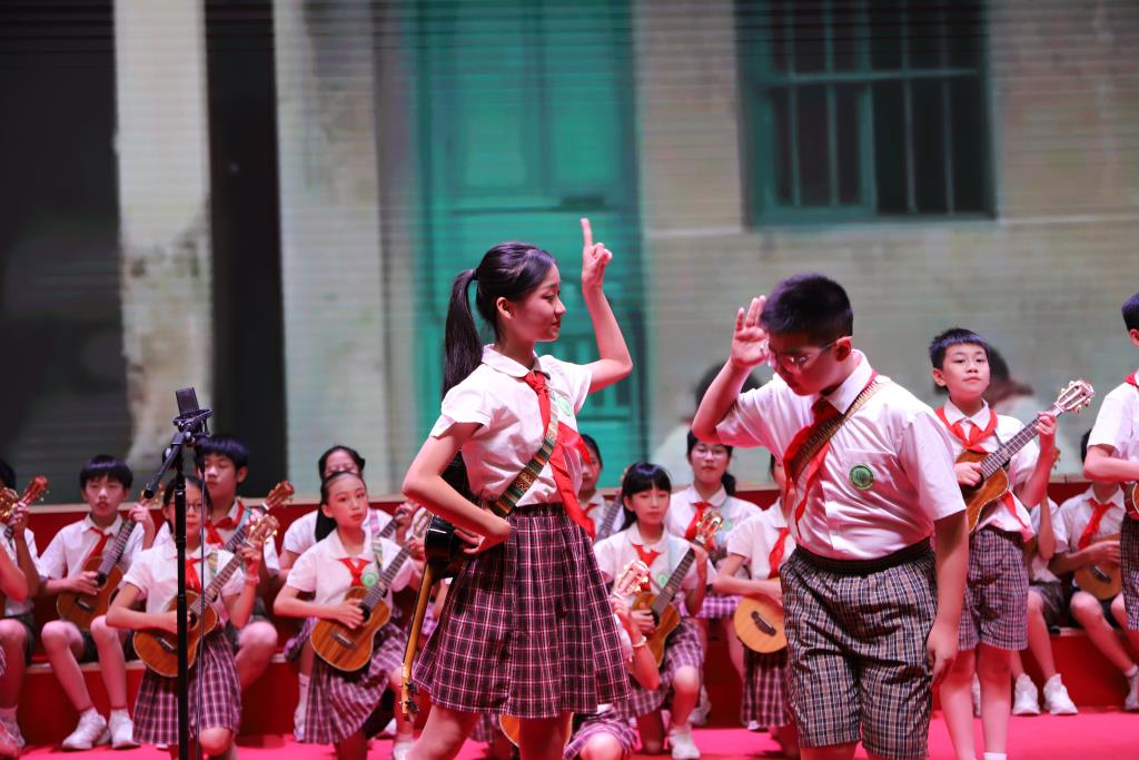 深圳市向西小学成功举办艺术节文艺汇演