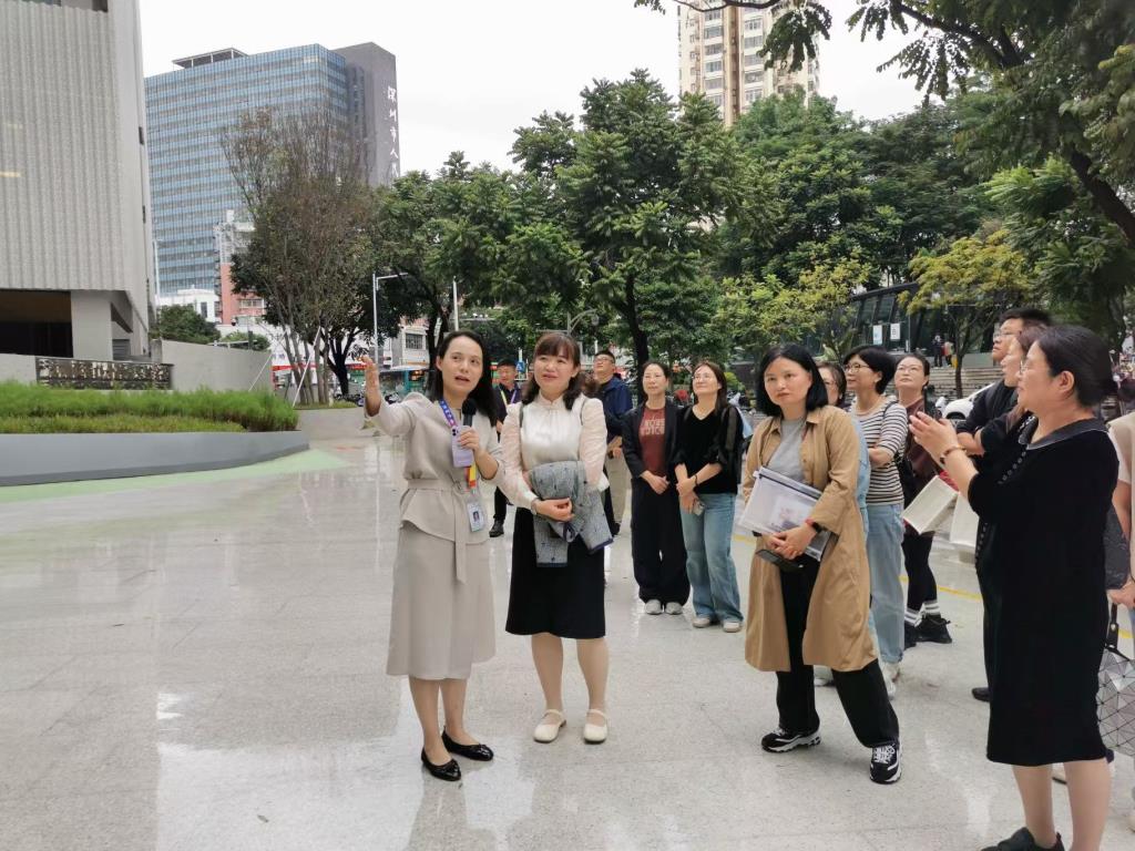 朱主任介绍新校区